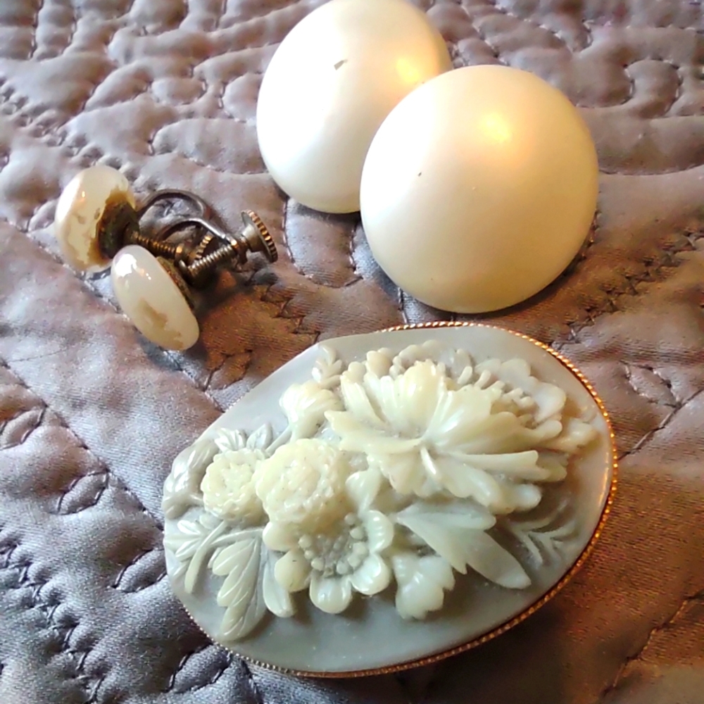 Blue and White Brooch and 2 sets of clip on/screw on Faux Pearl Earrings